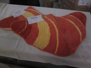 lot 745 image: 2 Bath mats...