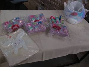 lot 749 image: Lot of Easter decor...