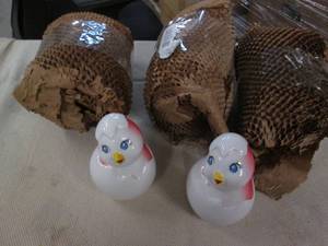 lot 755 image: 5 Ceramic chicks, all wrapped in pa...