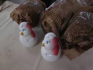 lot 756 image: 5 Ceramic chicks, all wrapped in pa...