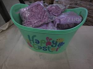 lot 757 image: 3 Plastic Easter baskets and 10 pac...