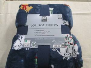 lot 780 image: 60 x 70 lounge throw...
