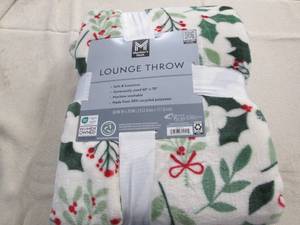 lot 781 image: 60 x 70 lounge throw...