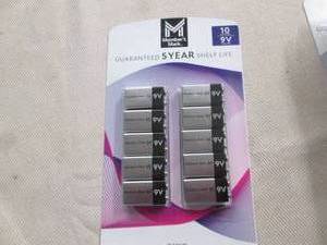 lot 771 image: 12 Members Mark 9 Volt batteries...