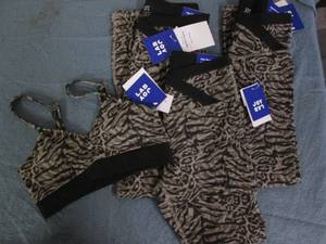 lot 677 image: 3 small leopard high rise leggings ...