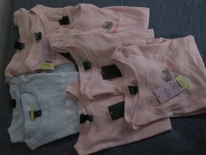lot 684 image: 8 size small womens t-shirts...