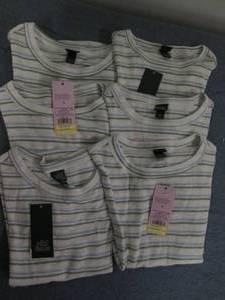lot 693 image: 6 size small womens t-shirts...