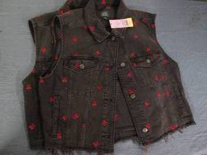 lot 697 image: 2vmedium cherry womens vests...