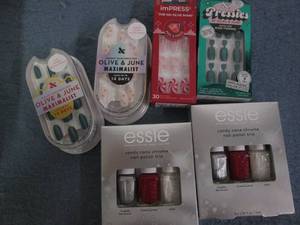lot 809 image: mixed lot press on nail and polish ...
