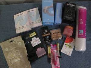 lot 814 image: Mixed beauty care products...