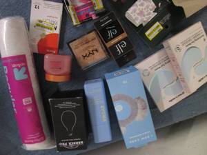 lot 815 image: Mixed kids beauty care products...