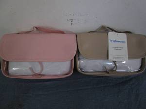 lot 825 image: Bright room hanging travel organize...