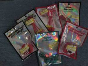 lot 847 image: Holiday themed charging set Keychai...