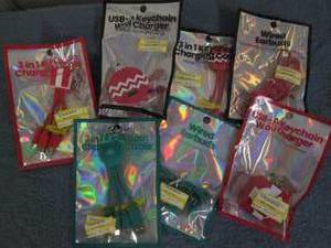 lot 849 image: Holiday themed charging set Keychai...