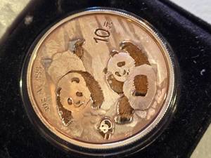 lot 3 image: Chinese 2022 Silver Panda Coin in Protective Case Says 30g of .999 fine silver - not authenticated
