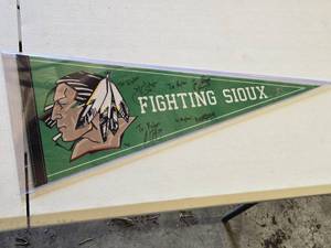 lot 40 image: North Dakota Fighting Sioux Autographed Pennant