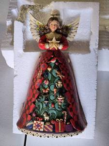 lot 85 image: Jim Shore Heartwood Creek Christmas Spirit Shines Bright Figurine 4012989