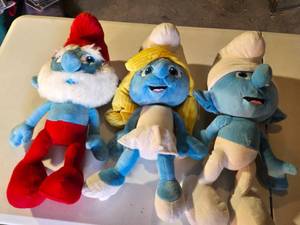 lot 92 image: Smurf Plush Toy Set including Papa Smurf, Smurfette, and Smurf Plush Dolls