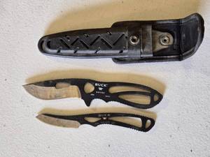 lot 128 image: Buck USA Knives 141135 Set with Sheath