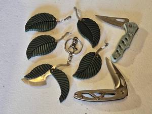 lot 135 image: Lot of Pocket Knives and Leaf-Shaped Keychain Tools
