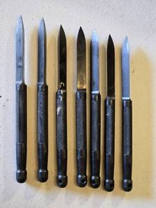 lot 138 image: Set of 6 Plastic Push Daggers