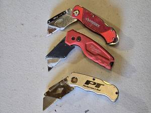 lot 141 image: Milwaukee Fastback Utility Knife and 2 Others