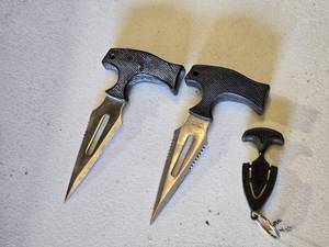 lot 143 image: Jaguar Stainless Steel Dive Knives and Small Keychain Knife