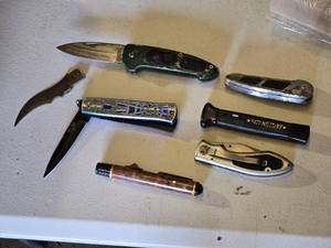 lot 144 image: Lot of Damaged or Broken Folding Knives