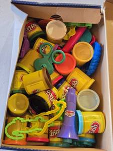 lot 156 image: Play-Doh Set with Tools and Accessories - Old and Used