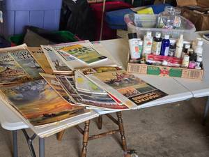 lot 199 image: Art Supplies Lot including Paints, Brushes, and a Pile of Modern and Vintage Instructional Books