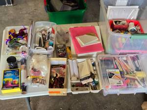 lot 201 image: Assorted Craft Supplies including National Geographic Magic Chemistry Science Lab, Craft Paints, and Art Tools