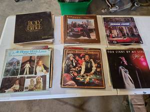 lot 224 image: Lot of Vinyl Records Including Lynn Anderson, Ray Price, Kenny Rogers, and More