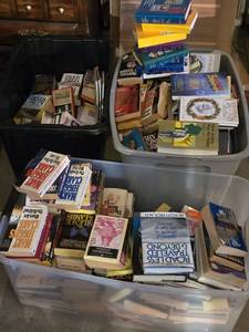 lot 236 image: Massive Lot of Books including Titles by Mary Higgins Clark, Thomas Harris, and Others