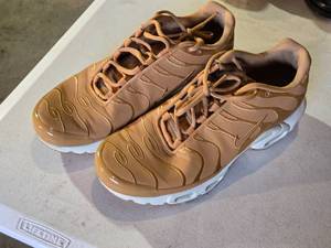 lot 252 image: Nike Air Max Plus TN Sneakers US 9 FZ8815-200