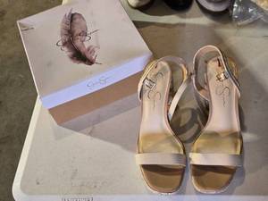 lot 256 image: Jessica Simpson Womens Wedge Sandals Size 10M
