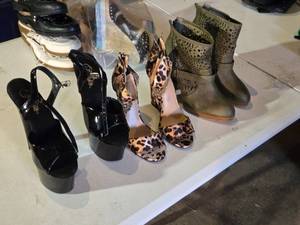lot 260 image: Pleaser, Thalia Sodi, and Shoedazzle Womens Shoes including Black Platform Heels, Leopard Print Wedges, and Green Ankle Boots - Sizes Unknown