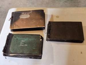 lot 401 image: Vintage Photograph Albums and Old Black and White Photos