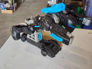 lot 411 image: Mattel 2021 DC Comics Transforming Batmobile Toy Vehicle