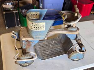 lot 415 image: Antique Childs Pedal Car