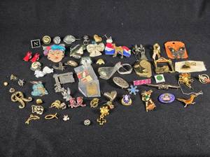 lot 332 image: Lot of Assorted Brooches and Pins featuring themes like Operation Desert Storm, sports teams, and novelty designs.