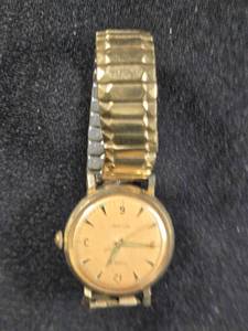 lot 352 image: Timex Self-Wind Watch with Gold Tone Bezel - Untested