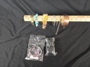 lot 305 image: Variety of Bracelts