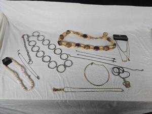 lot 315 image: Lot of Necklaces