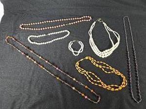 lot 311 image: Variety of Necklaces
