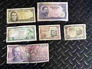 lot 53 image: Vintage Mexican Peso & Spanish Peseta Banknotes - Assorted Currency