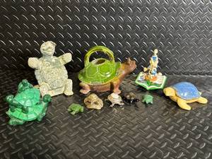 lot 79 image: Hallmark Dr. Seuss Collection On Top of the World Turtle Figurines Lot