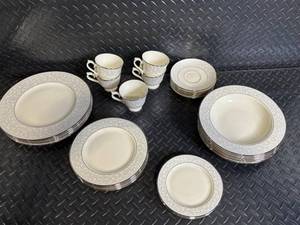 lot 95 image: Lenox Ambassador Collection Pearl Innocence Dinnerware Set - Made in USA