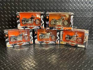 lot 9 image: Harley-Davidson 118 Maisto Die-Cast Motorcycles - (Lot of 5)