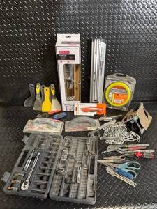 lot 331 image: Porter-Cable Delta Hand Tool Set in Case - Saws, Snips, Pliers & Accessories