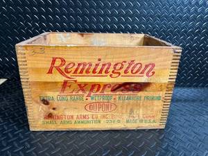 lot 137 image: Remington Express 12 GA Ammo Crate - 4 Shells, Bridgeport, Conn